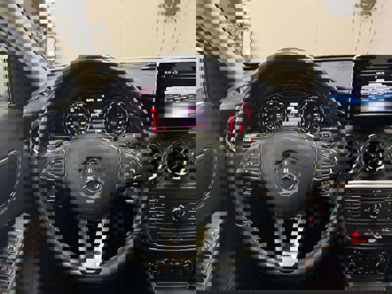 Image Mercedes-Benz GLA 180 Intuition  GLA 180 Intuition 180 Intuition